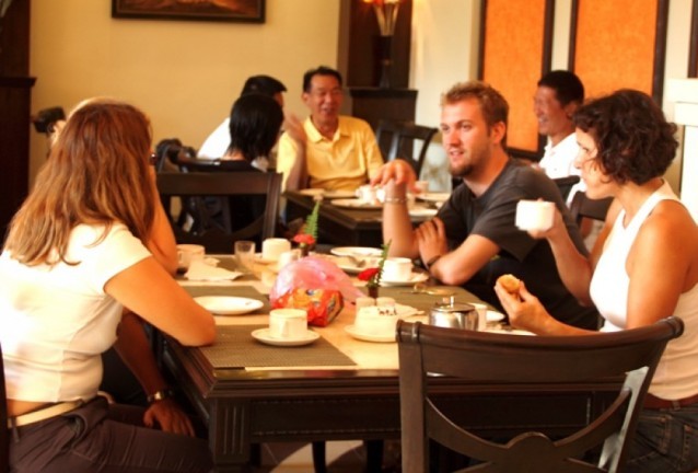 Хора в ресторант Хора в ресторант