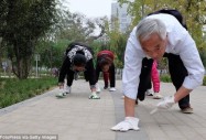 Китайците замениха гимнастиката с… пълзене