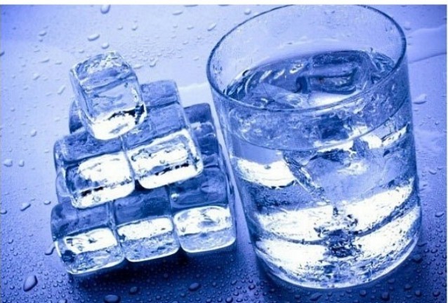 вода