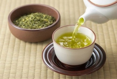 Чаят Пуер, съдържащ естествени „статини“, изгаря коремни мазнини