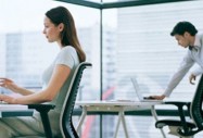 Офисните служители да работят ту седнали, ту прави